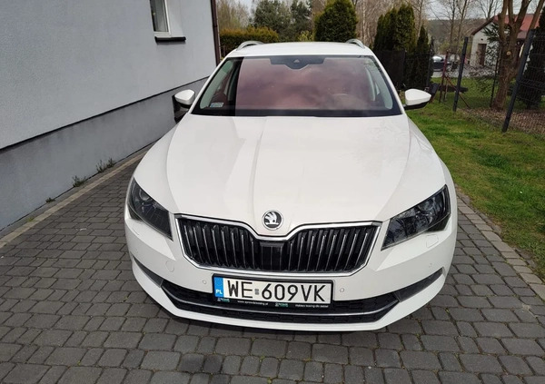 Skoda Superb cena 97899 przebieg: 121247, rok produkcji 2019 z Prudnik małe 562